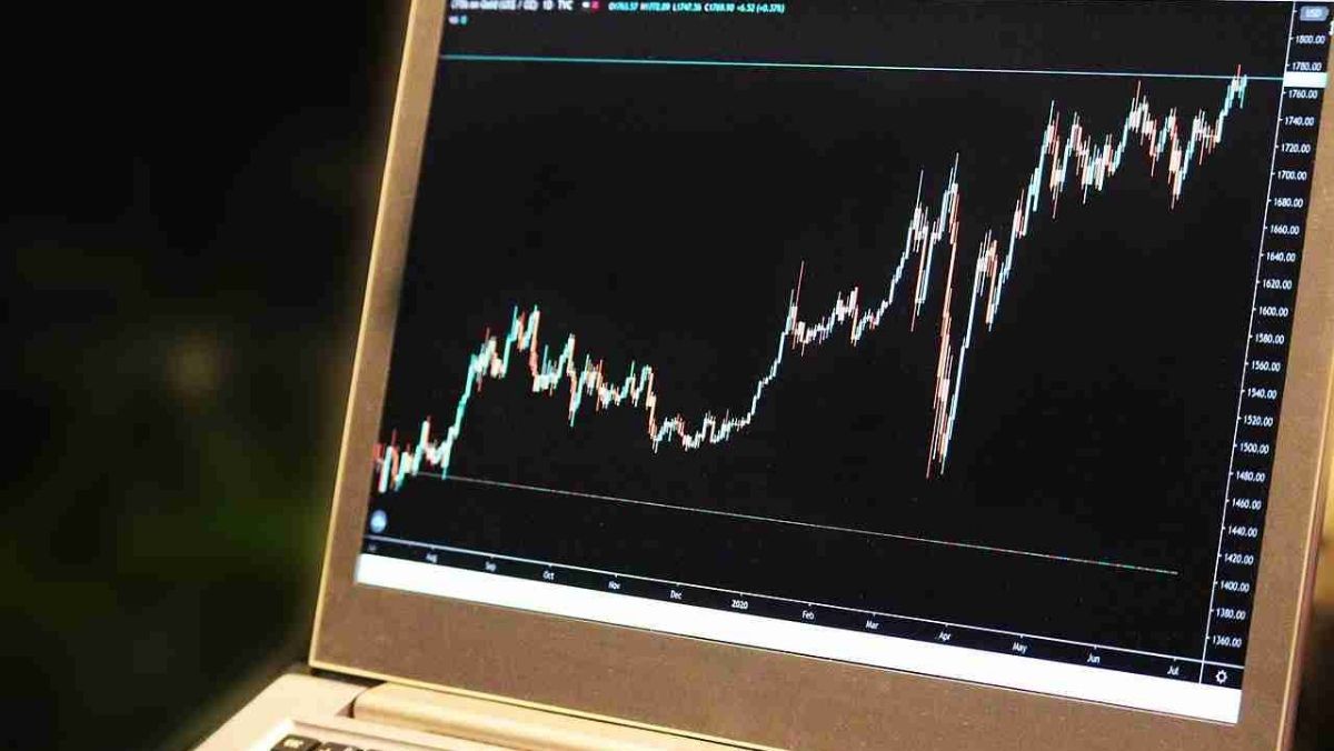 A trading chart displayed on the screen of a laptop