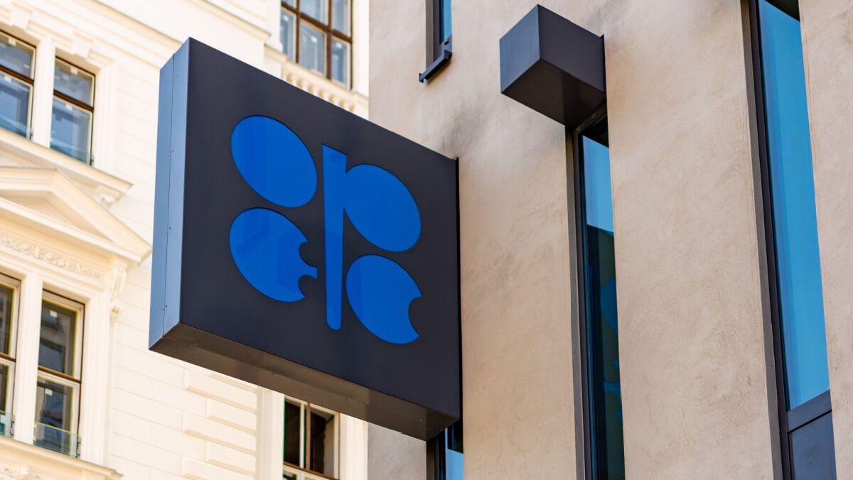  Oil prices higher on OPEC+ decision to extend supply cuts