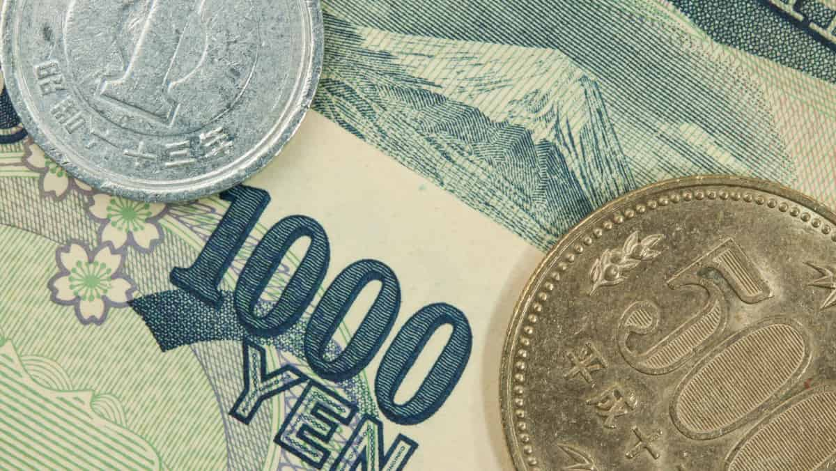 Japanese yen hits new multi-decade low as Bank of Japan digs in heels