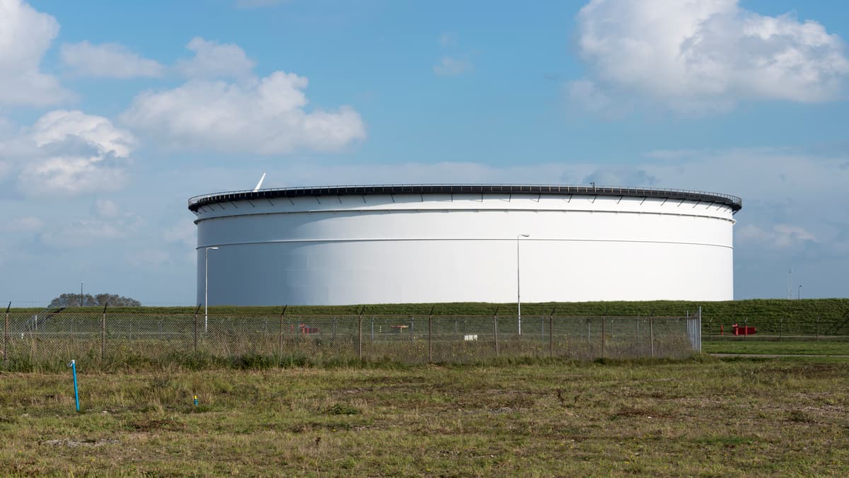 oil-storage-tank-width-1200-format-JPEG.jpg